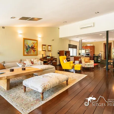 Spacious Santa Fe - Private Pool, Big Garden And A/c Close To Sitges *