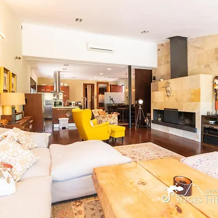 Villa Spacious Santa Fe - Private Pool, Big Garden And A/c Close To Sitges