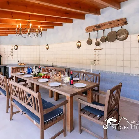Spacious Santa Fe - Private Pool, Big Garden And A/c Close To Sitges Villa