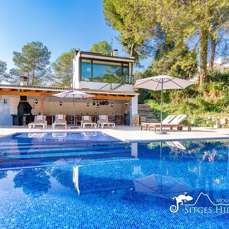 Villa Spacious Santa Fe - Private Pool, Big Garden And A/c Close To Sitges