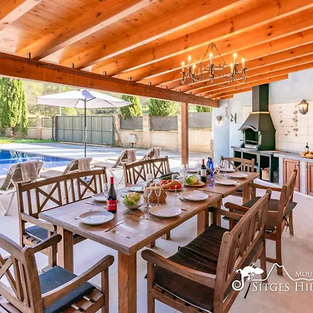Villa Spacious Santa Fe - Private Pool, Big Garden And A/c Close To Sitges *