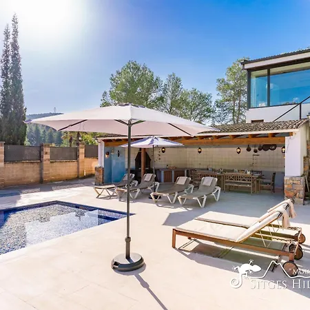 Spacious Santa Fe - Private Pool, Big Garden And A/c Close To Sitges Villa