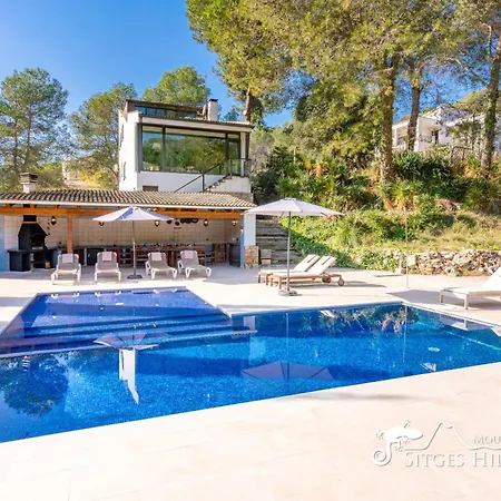 Villa Spacious Santa Fe - Private Pool, Big Garden And A/c Close To Sitges